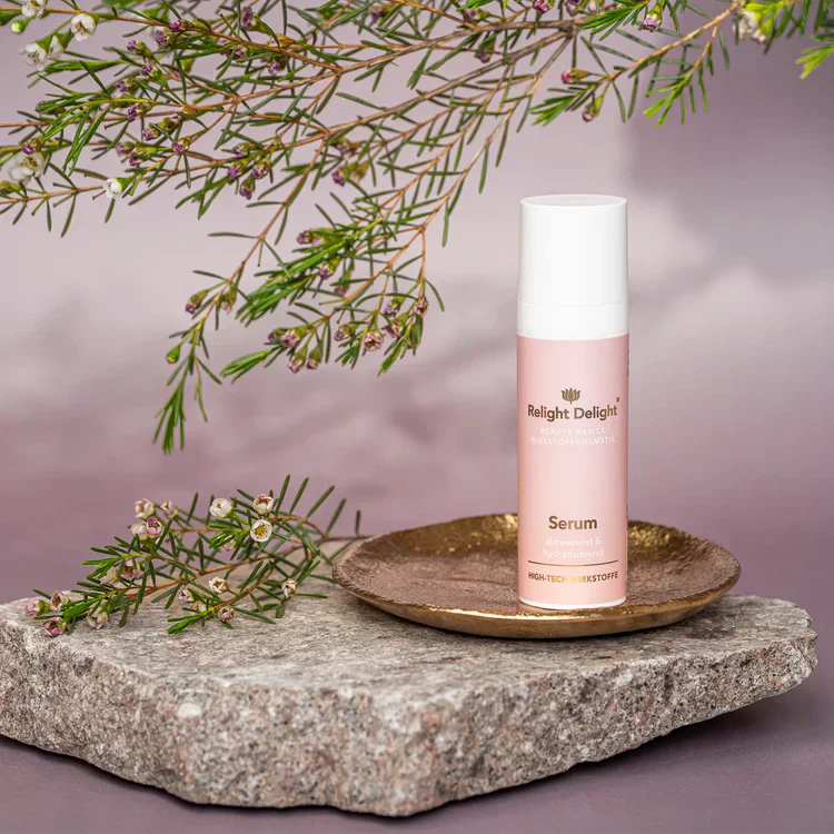 Odmładzające serum – klucz do młodości zamknięty w kropli natury